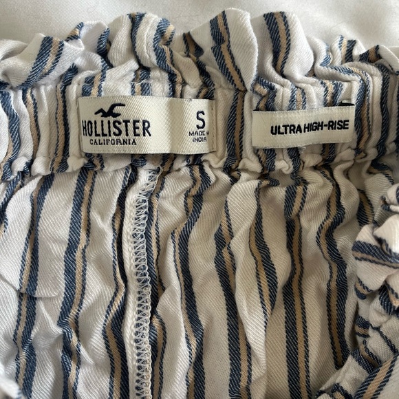 HOLLISTER ULTRA HIGH RISE SHORTS ✨ - Picture 2 of 3